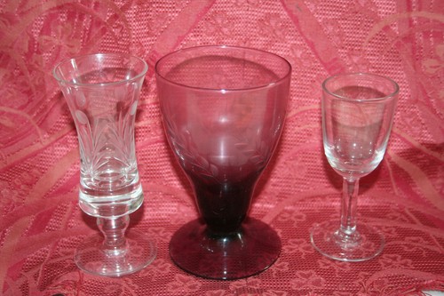 3 Vintage 50s Glasses; including an Amethyst Cut Glass Goblet (14) - Picture 5 of 5