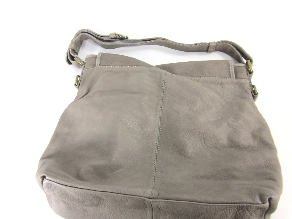 AZUL CHOCOLATE, HOBO MUJER CUERO CON BOLSILLOS SOLAPA, TOPO, 16'X14"X6" Foto 2 de 4