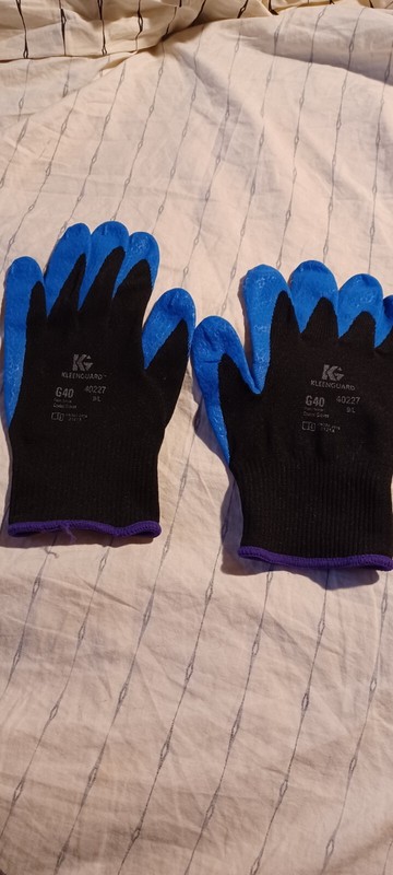 Kleenguard 40227 G40 9/L Coated Gloves Foam Nitrile very good condition used 2X