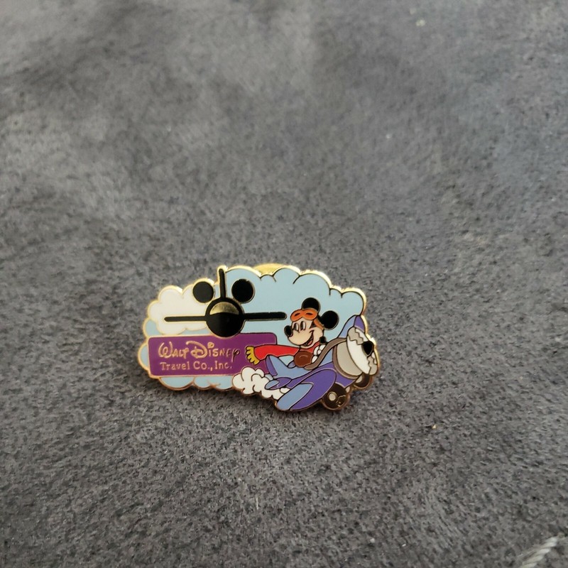 Walt Disney Travel Mickey Mouse Lapel Pin (B507)