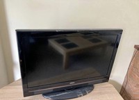 Hitachi 32LD30U LCD TV 32 Inch HD Ready with Remote Control Tested and Working