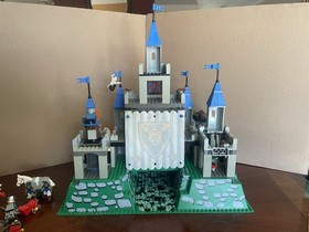 LEGO Castle: King Leo's Castle (6098)   Missing Parrot & 1 Helmet