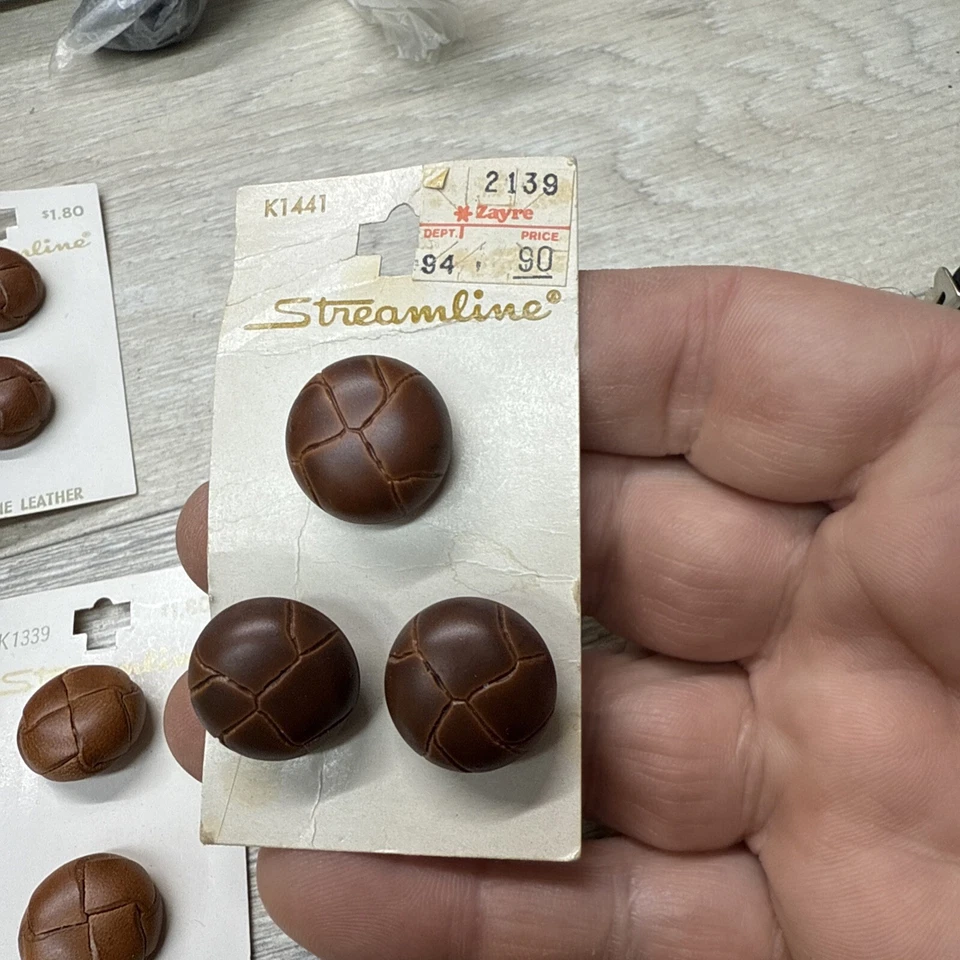 11 - Vintage 19mm Streamline Leather Buttons Size 30 Brown (8 Leather/3 Plastic) - Image 2 of 4