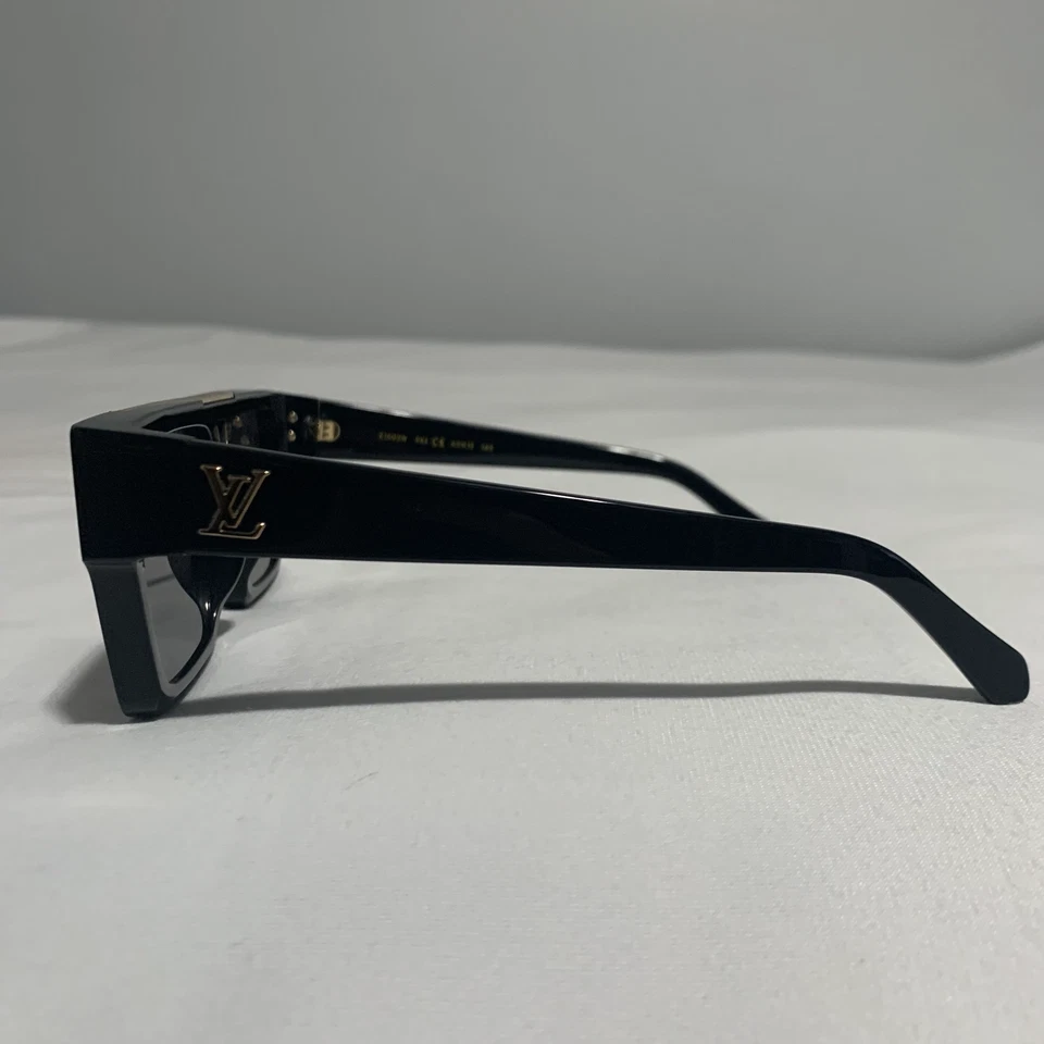 Louis Vuitton Sunglasses Black & Gold Z1502W | Pre-Owned | - Image 3 of 4