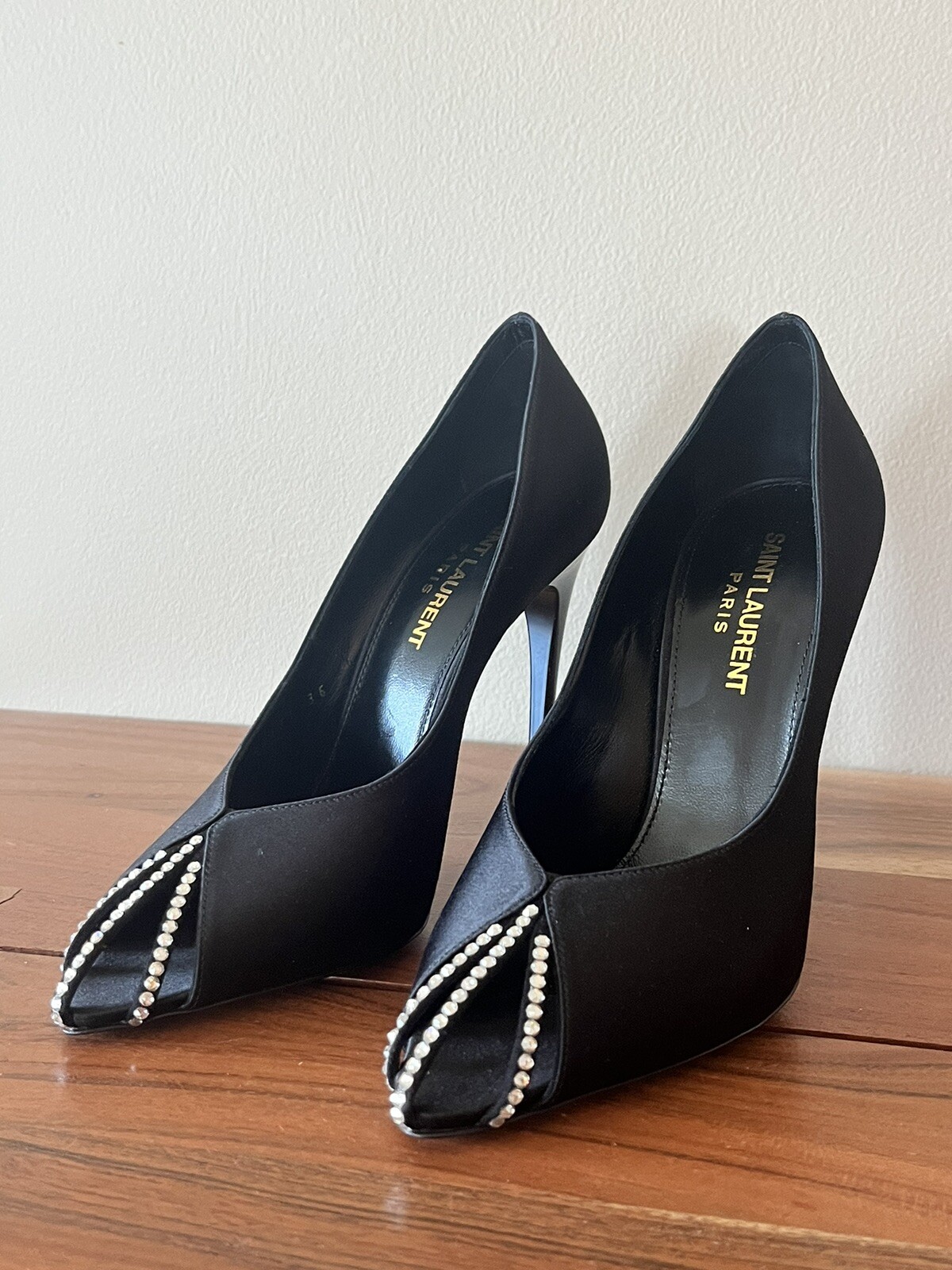 Decolte Saint Laurent taglia 36 raso punta aperta