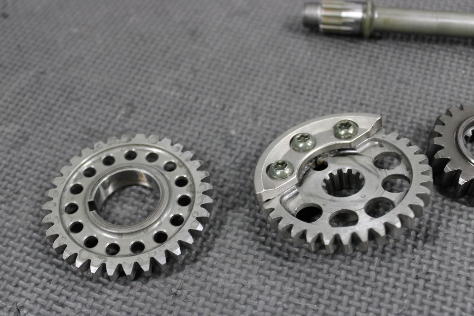 1998 年 YAMAHA YZ400F 原始设备制造商发动机曲柄平衡器组件 — 第 4/4 张图片