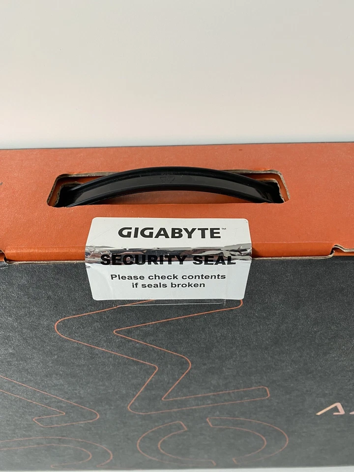 Gigabyte AERO 15-Y9 Core i7-8750H,RTX 2080,16GBx2 DDR4+1TB SSD, Windows 10 Pro - Image 4 of 4