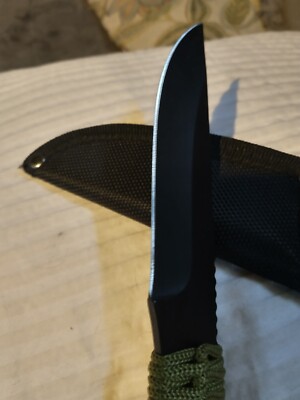 Knife With Paracord Handle with sheath