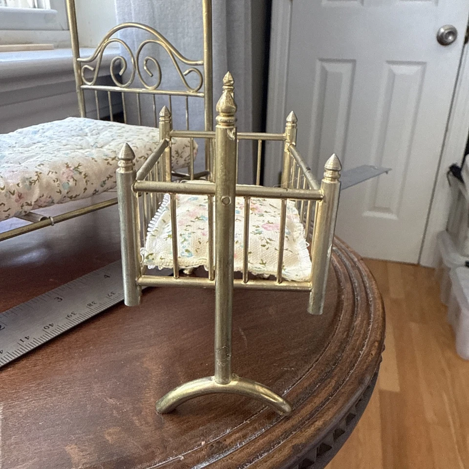 Dossel, cama e berço combinando vintage para casa de bonecas (aparência de metal bronze) - Imagem 4 de 4