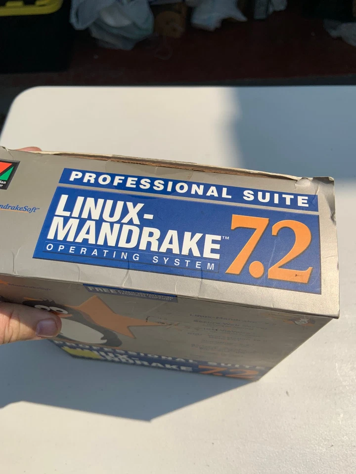 Linux-Mandrake Professional Suite 7.2 Operating System w/ Box - Image 2 of 4