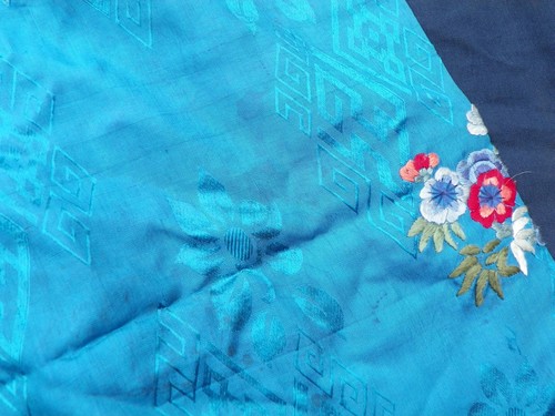 VINTAGE OR ANTIQUE CHINESE SILK ROBE AND PANTS - Picture 10 of 12