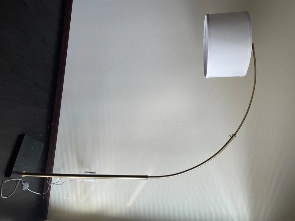 lámpara de arco, solo se ha usado durante unos días por lo que está en perfecto estado. Foto 3 de 4