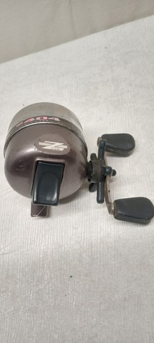 Vintage Zebco 404SE Spincast Fishing Reel - Picture 3 of 5