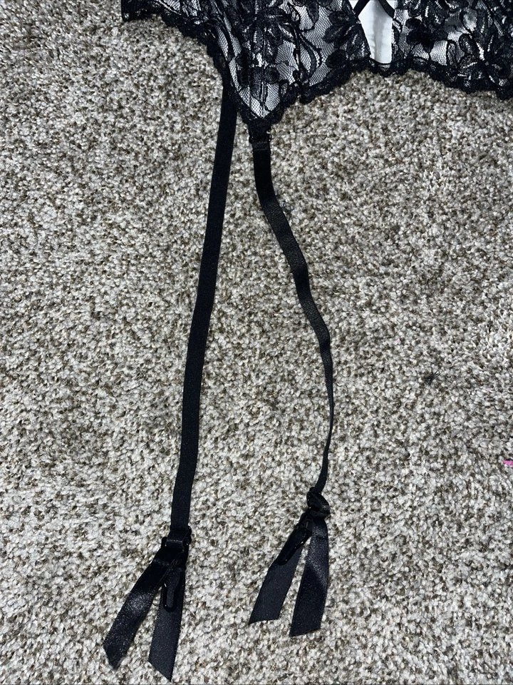 De Colección Fredrick’s Of Hollywood Blanco Satinado con Corsé de Encaje Negro/Bustier con Liguero Cuerda Foto 4 de 4