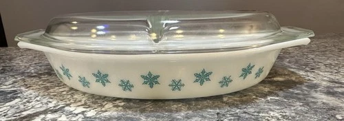 Vintage Pyrex Snowflake Garland Turquoise Divided Casserole Dish w Glass Lid