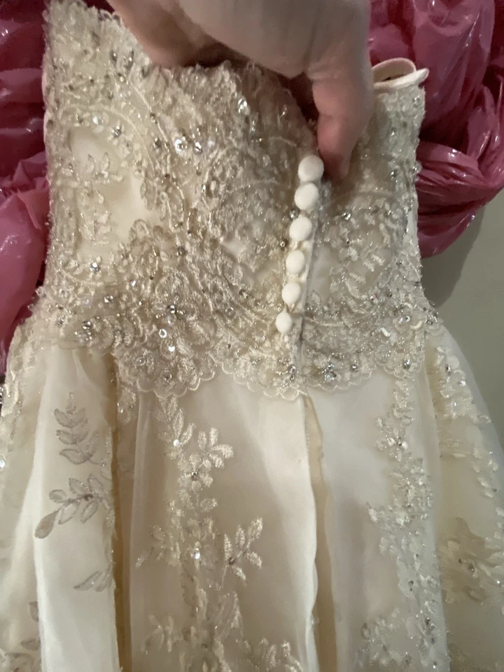 Haute Couture Maggie Sottero Ivory Wedding Dress, Vail (Lace,Beaded,Petty Coat) - Image 3 of 4