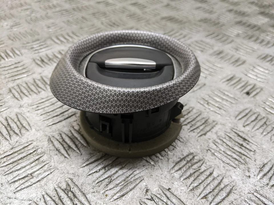 Ventilación de aire para tablero Renault Clio Iconic Tce MK4 2012-2019 687608143R Foto 2 de 3