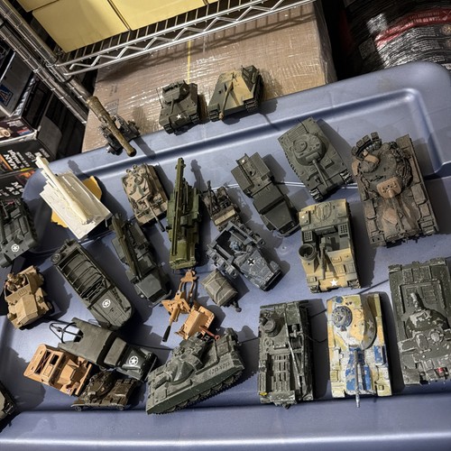 Large WWII Military Tank Lot Army Vehicles Soldiers Solido Corgi Ltd  Lot 27 Veh