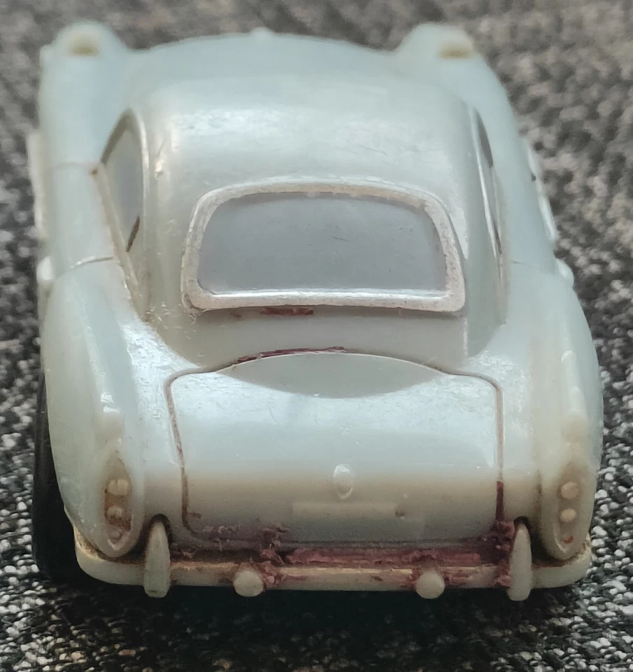 Disney Pixar Cars 2 Finn McMissile  Diecast v2799 Mattel 1:55 Scale Loose - Immagine 3 di 4