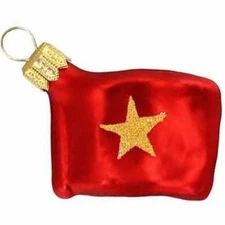 VIETNAM FLAG EUROPEAN BLOWN GLASS CHRISTMAS TREE ORNAMENT INTERNATIONAL