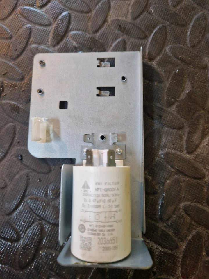 Hisense Washer Dryer Combo WDBL1014V Mains Filter 2036651, Bracket & Mains cable - Image 2 of 3