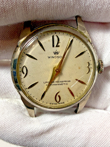 VINTAGE Windsor® Men's *VIDEO* Watch Anti-Magnetic 34mm Gold Tone Diamond Tooled