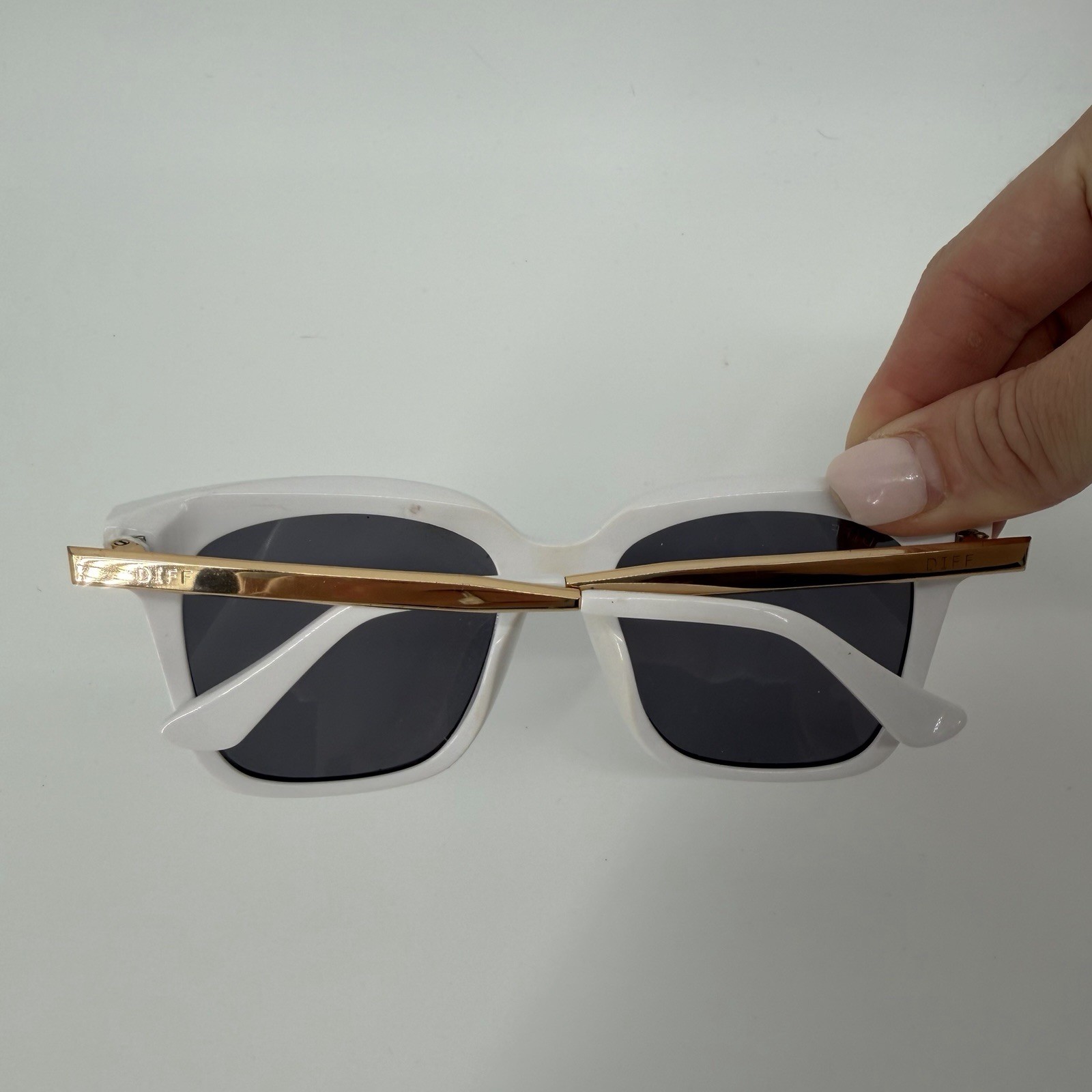 DIFF Bella Sunglasses Oversized Square White Fram… - image 2