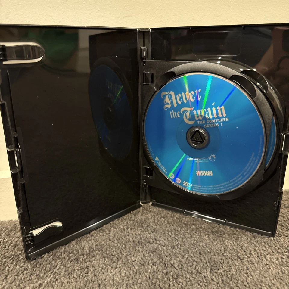 Never The Twain | The Complete Series | Seasons 1 & 2 DVD TV Series Region 4 - Image 3 of 4