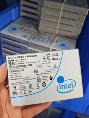 Intel P4510 2TB SSD 2.5" U.2 PCIe Gen3 x4 NVMe SSDPE2KX020T8 - Bild 1 von 4