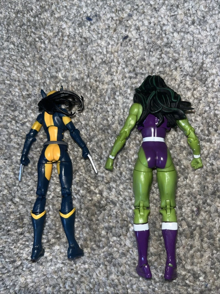 Figura rara de She Hulk/Wolverine exclusiva de Toys R Us de 3,75 pulgadas del Universo Marvel Foto 2 de 2