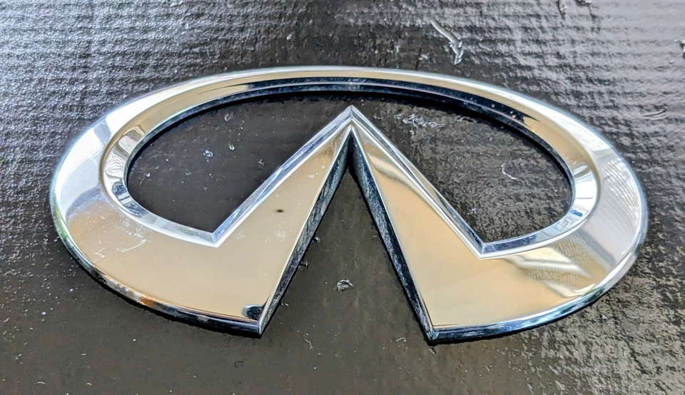 17-22 Infiniti Q60 Tapa Equipaje Trasero Emblema Insignia Cromo "PELAR Y PEGAR ADHESIVO" Foto 4 de 4