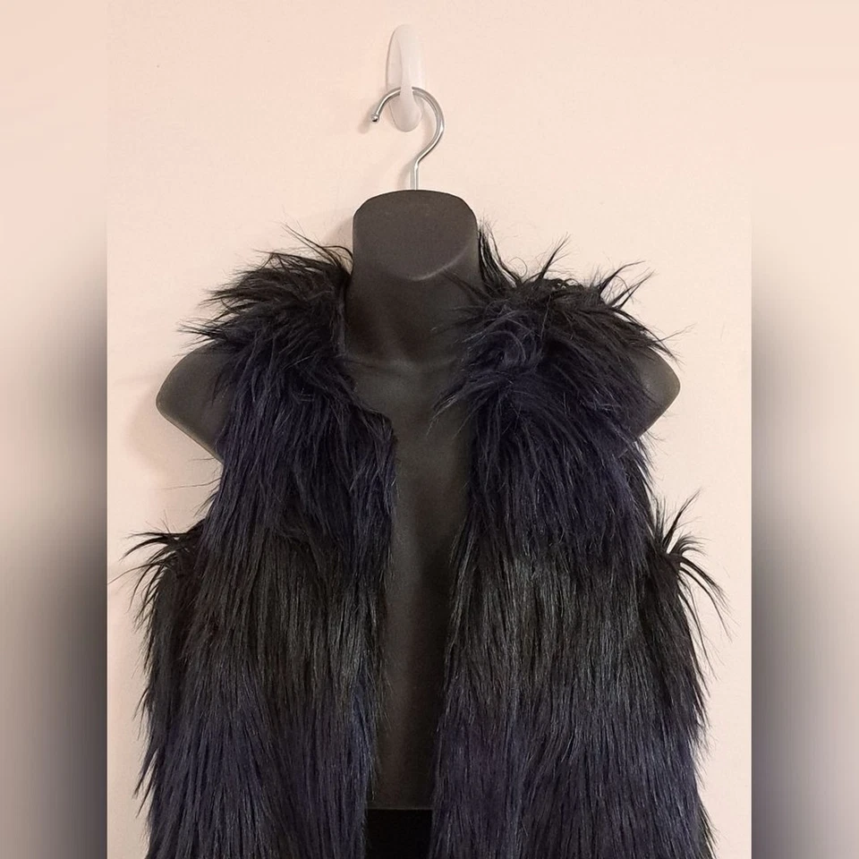 Chaleco de piel sintética Romeo + Juliet Couture azul negro faltas talla pequeña Foto 4 de 4