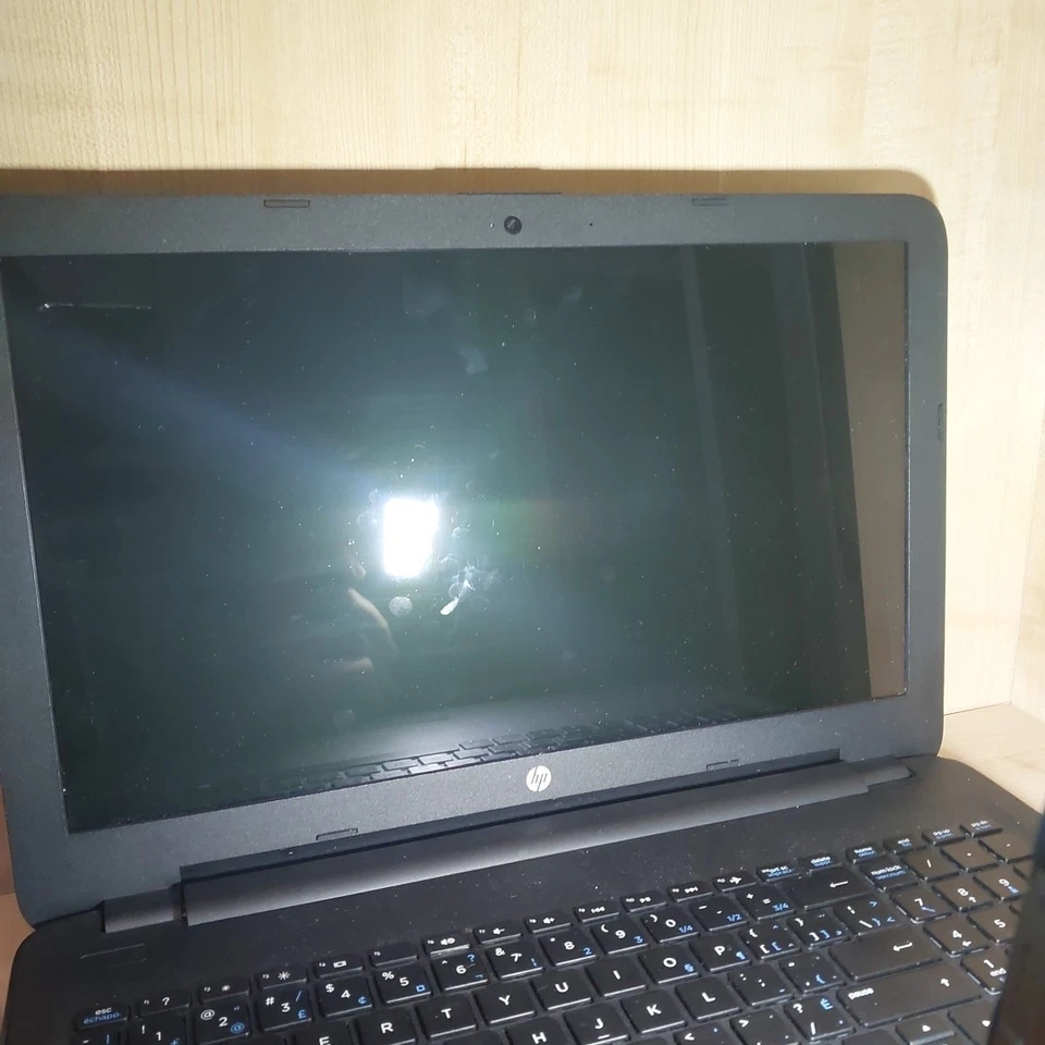 HP Laptop 15-af148ca 15.6" Notebook AMD A8-7410 Radeon R5 8GB RAM 1TB HDD Win 10 - Image 3 of 4