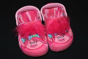 crocs trolls