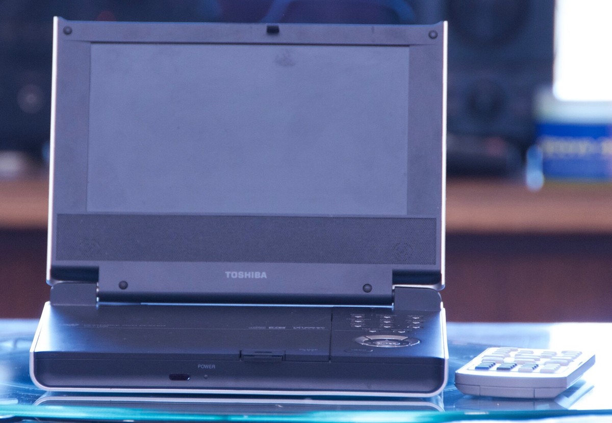 Toshiba SD-P1600 DVD Player Portable 7