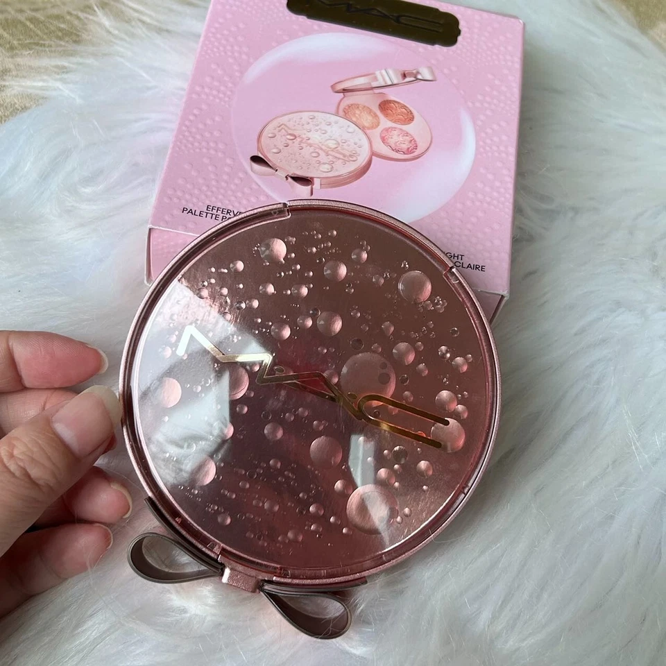 New MAC Effervescence Extra Dimension Face Compact palette~Light~Full size - Image 3 of 4