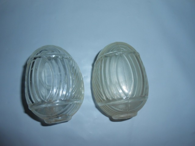 2 Vtg Clear Plastic Bee Hive Bird Cage Feeder Seed Water Cups