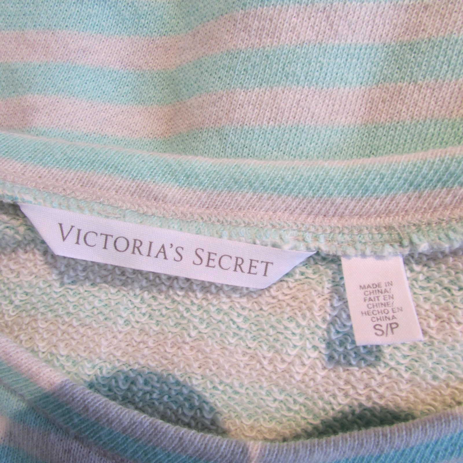 UNDERCOVER Abito Victoria's Secret taglia small pile grigio e verde a righe