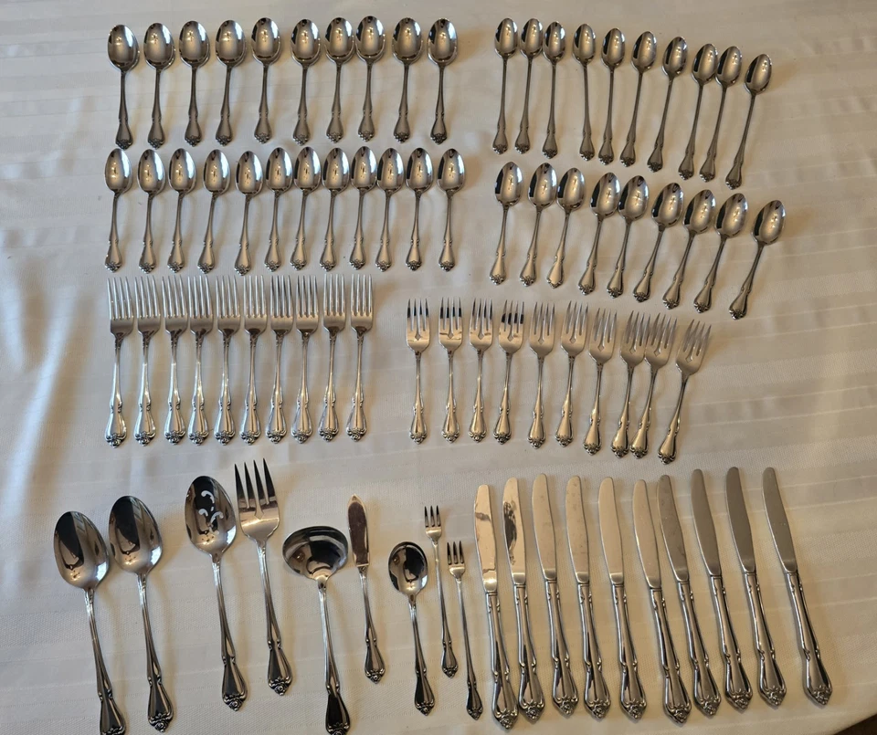 Juego de cubiertos de acero inoxidable Oneida 1881 Rogers en estuche original Foto 2 de 4