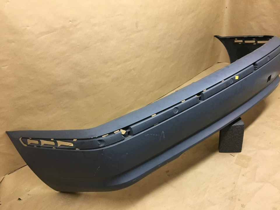 🏣  NEW 2002 - 2005 BMW 3 Serie 325i 325xi 330i 330xi Base Rear Bumper Cover OEM - Imagem 2 de 4