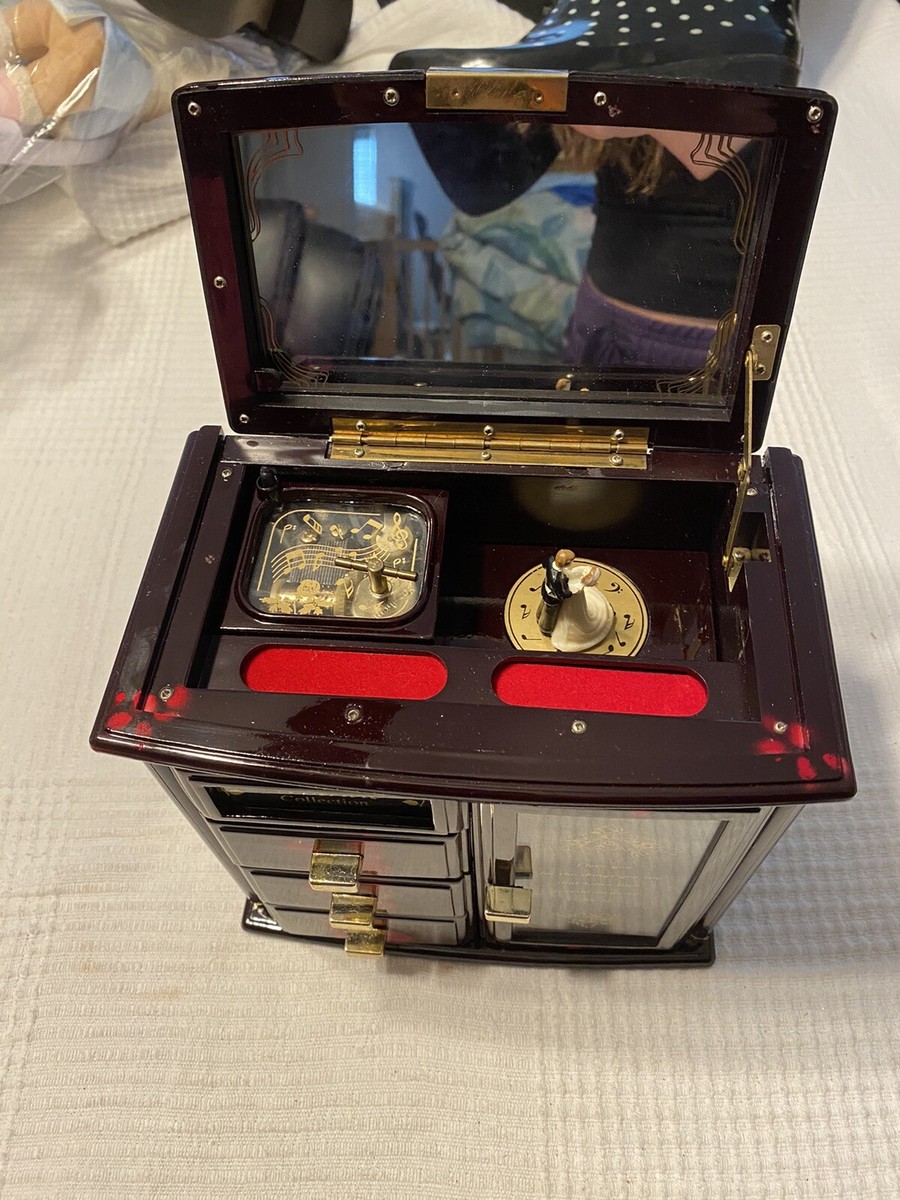 Vintg. VSTRIDE Music Box/Jewelry Box w/ Bride And groom Fleur de