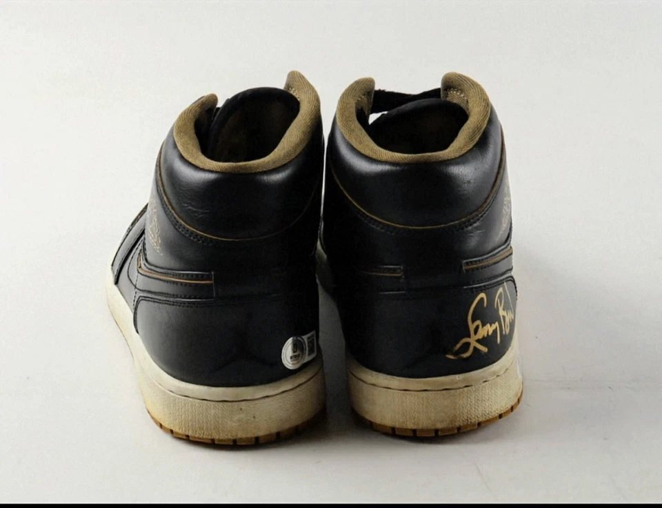 Larry Bird (PSA)/Magic Johnson (Beckett) Witnessed Hand-Signed Black Air Jordans - Image 3 of 4