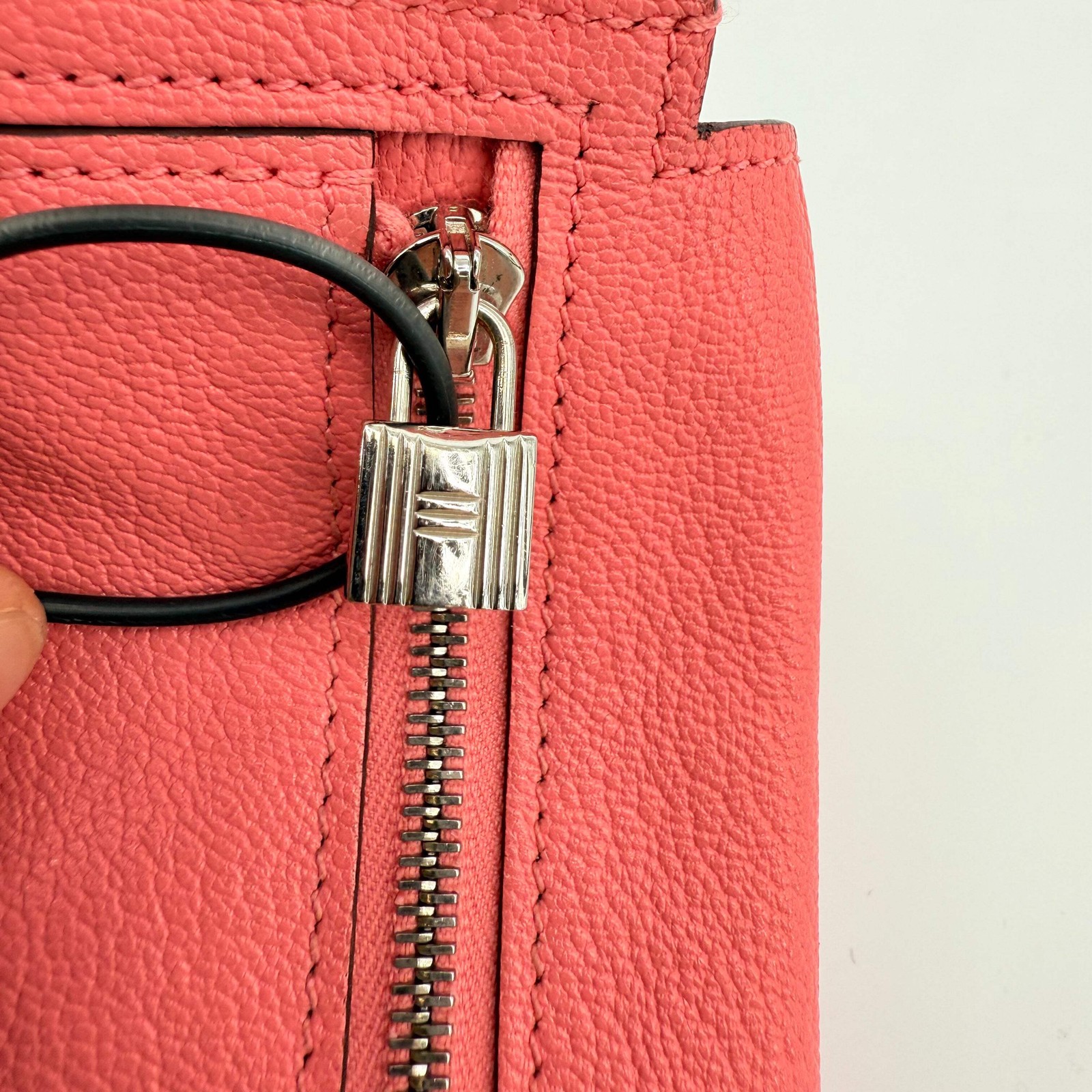 Hermès Kelly Pocket Compact Wallet in Chevre Mysore leather image 6