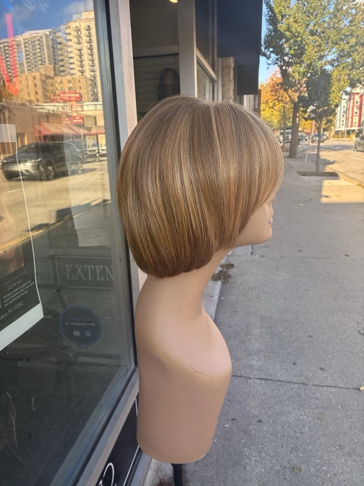 Blonde Handtied Full Wig - Image 4 of 4