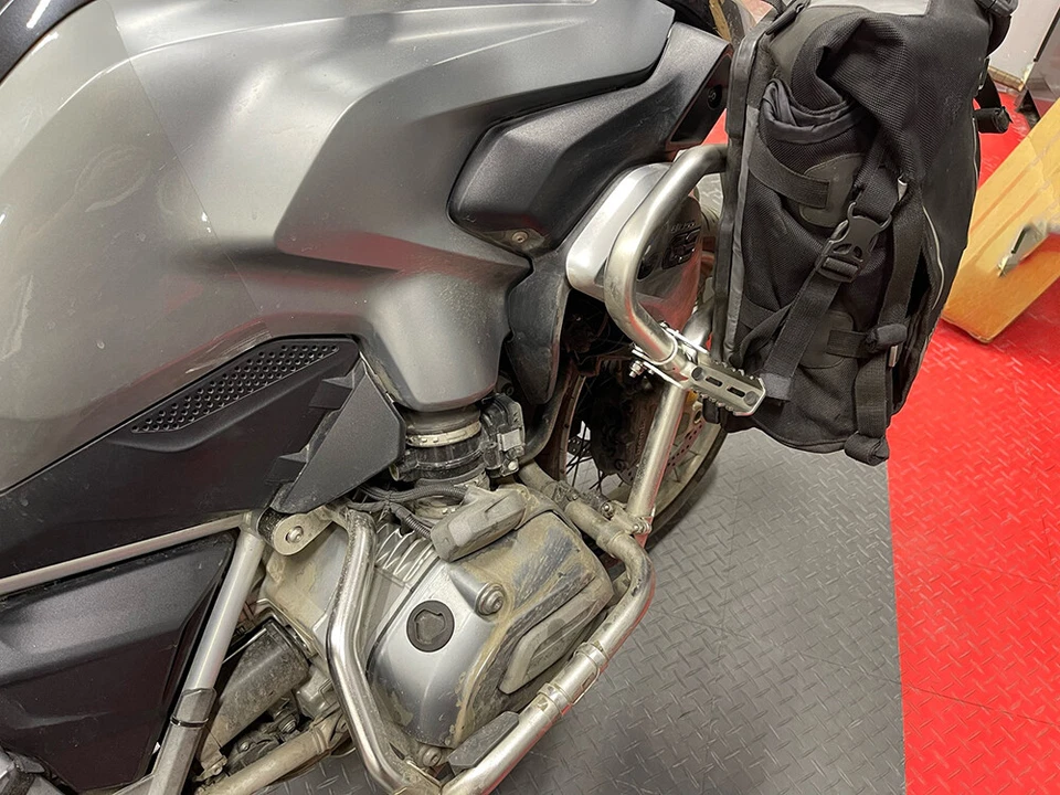 Abrazaderas reposapiés plegables delanteras para motocicleta Kawasaki Ninja 500R Ninja500 EX500 Foto 4 de 4