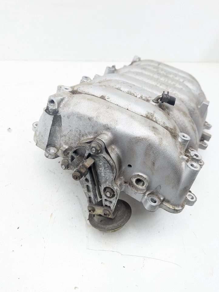 1998-2000 Lexus LS400 4.0L V8 Upper Intake Manifold Assembly OEM - Image 4 of 4