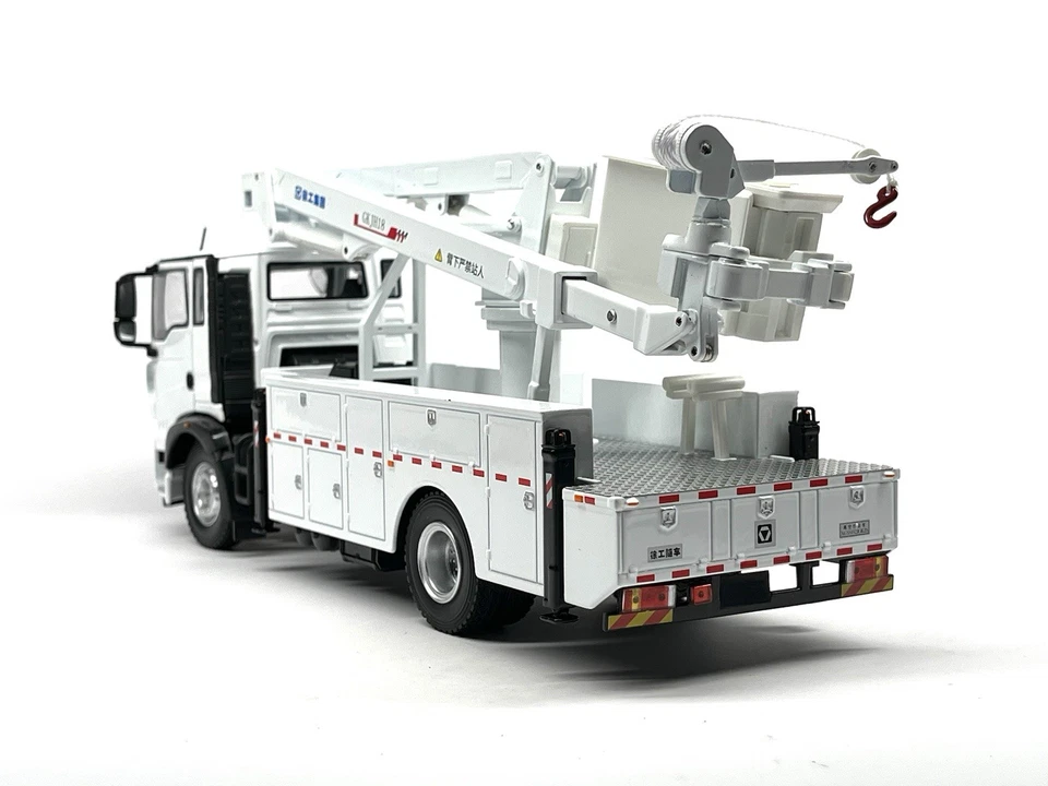 1/32 XCMG 18M insulated bucket arm working truck Diecast model truck boxed - Image 2 of 4