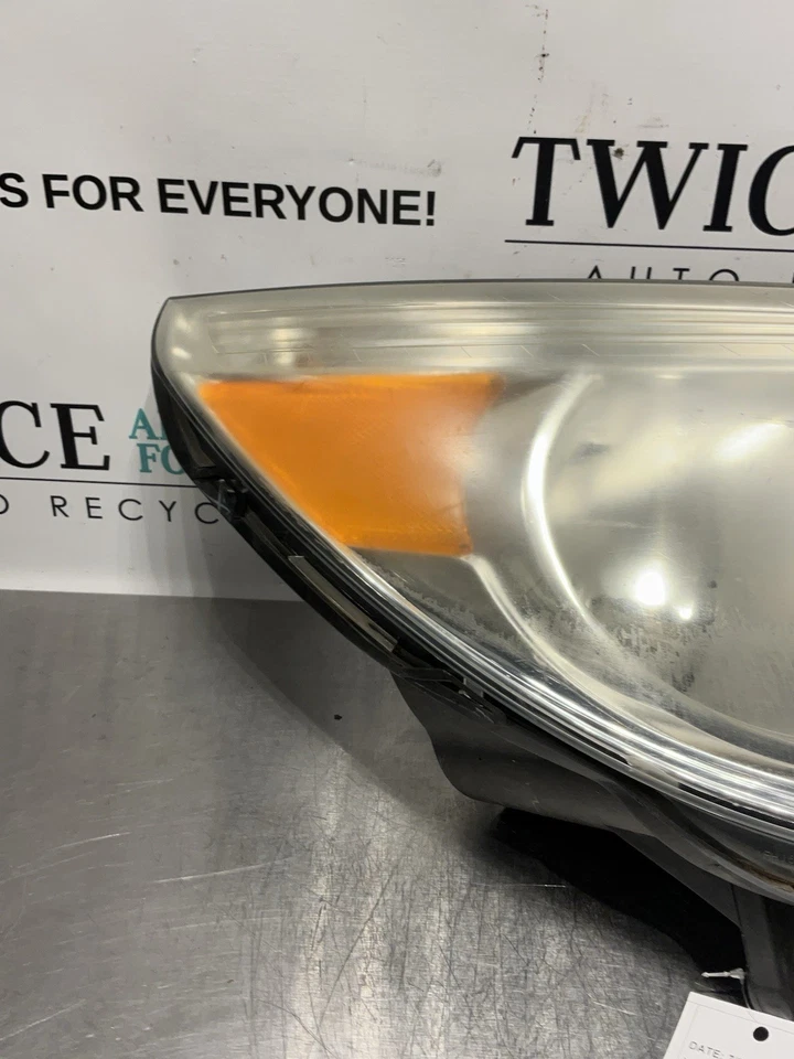 Faro halógeno pasajero derecho Volkswagen Routan 2009-2014 OEM Foto 2 de 4