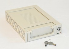 W-666, Wechselrahmen für 1x 3,5'' oder 2,5" HDD, Anschluss 50 Pol SCSI-1, Beige