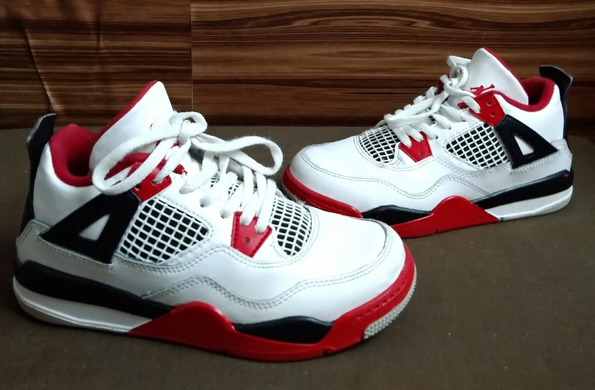 Fire red hotsell jordan 4s